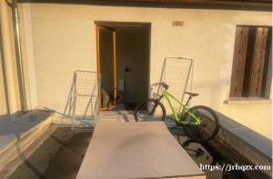 单间房房分租位于94vitry sur siene 在陈氏超市附近离轻轨T9走路五分钟、房租350欧