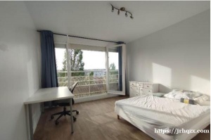 全新装修带家具即日起4个房间分别出租（不整租）。位于巴黎南部Antony(92160)富人区