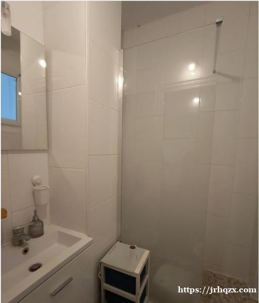 地点:METRO 9 号线 CHARONNE 站 2分钟,或 BUS 76,BUS 46 地点:METRO 9 号线 CHARONNE 站 2分钟,或 BUS 76,BUS 46