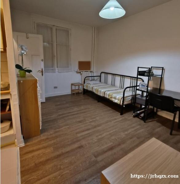 地点:METRO 9 号线 CHARONNE 站 2分钟,或 BUS 76,BUS 46 地点:METRO 9 号线 CHARONNE 站 2分钟,或 BUS 76,BUS 46