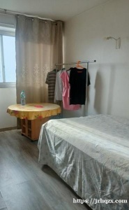 93西湖特）La Courneuve6 Route有个大房间和小房间和上下铺出租，人少，很安静