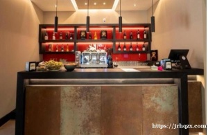 罗马附近餐馆出售 220平方 房租2300 70个位置 月营业额4.5-5 新装修 联系电话