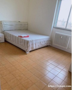 位于米兰Quarto Oggiaro有大房间出租带一个卫生间独立用专用的适合爱干净的租客，房东好说话