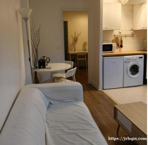 地点:METRO 9 号线 CHARONNE 站 2分钟,或 BUS 76,BUS 46