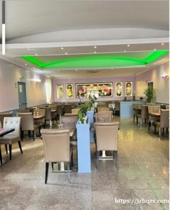 离巴黎300多公里，有WoK，grillaid,有90多位子，月做3万加，－星期关门休息1天半