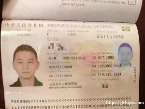 中国城员工在中国城内又捡到一本华人同胞护照