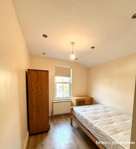 Wood Green地铁站附近单人房出租。租金£170/星期，全包，需要付两个星期押金和一个月房租。