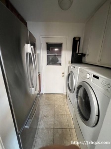 Baldwin park 三房两浴两厅室内面积大概1400尺家电家具齐全，交通方便10高速和605高