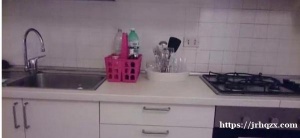 大房间搭铺，在米兰大医院这边，房租单人500付一押一，爱卫生有工作的，女士优先！！人少