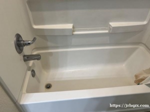 78613 大房子 出租楼上两个bedroom 附带 1.5B。所以两个房客需要共享bath. 但可