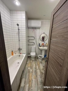 转租一个莫斯科8A黄的床位 在Рассказовка地铁站，直达罗蒙诺索夫站。出门下楼就有公交直