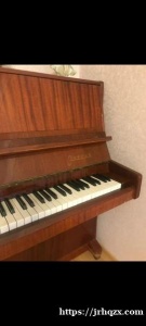 25000卢布包运费帮钢琴老师出一台钢琴，音色很好，琴键也都很好