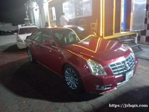 【车辆出售】2013年红色凯迪拉克。非常时尚的一台车 无事故。性能很稳定。售价15000迪拉姆。