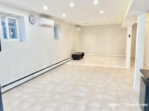 法拉盛近金城发 1楼仓库出租租金$1600 水电气费全包