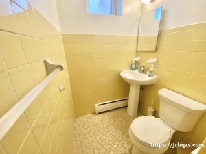 法拉盛近金城发54/Kissena Blvd, Flushing , NY 11355. 一楼仓库出租，租金$1600 水费电费气费全包。有意者请联系苏718-304-6833