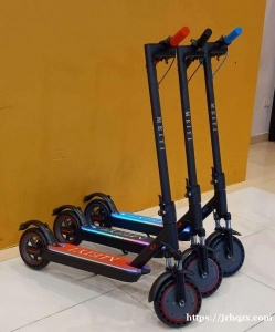 出一辆黑色踏板车，使用半年，原650迪购入现300出，国际城杭州小笼包附近面交cyfcco