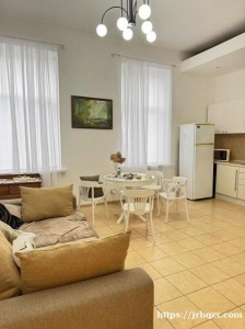 离俄师大1.5公里 3.5w卢仅限女生（短租两个月）大两室一厅（大客厅也是一个独立的房间