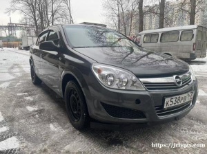 出11年欧宝，手动1.6，无事故，19万公里，带蓝牙和倒车影像，雪地胎在车上，还有一套新的夏胎，油耗