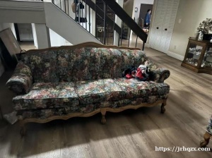 2个沙发$180•在哈仙達崗。