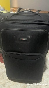 今天深圳到开罗 HU471  埃及时间早上8点15落地埃及T3机场的 谁拿错箱子把我的拿走了