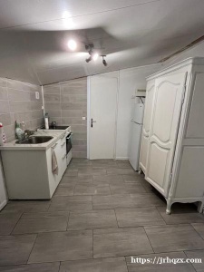94省vitry sur seine别墅后院studio 18M2带一个10M2院子，家电齐全，10分钟走路到地铁7号线 villejuif louis aragon . 租金650 欧，押二付一