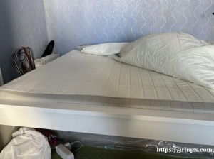 出一张床➕床垫 尺寸180✖️200。