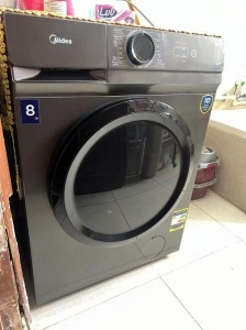 因回国 ，出一个买的全自动滚筒洗衣机 8KG  ， 买的全新 ， 很新很干净 ，很注意卫生， 有意