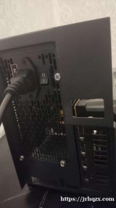 出笔记本外接显卡坞（包括显卡）用了3个月，没有一点瑕疵，和全新没区别