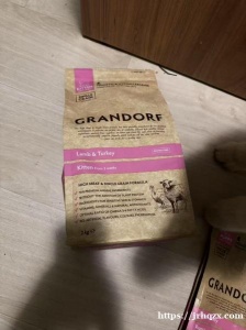 出猫粮，买小狗的粮忘记看了，这个粮很好、医院开的