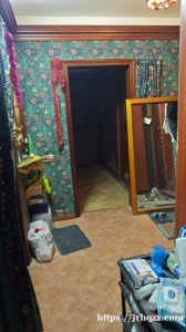 西南юго地铁站门口，走路五分钟Проспект Вернадского 99к1 1楼 两居室