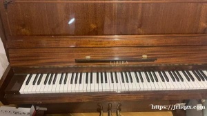 莫斯科市区出售一架钢琴，有意者联系