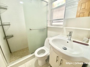 法拉盛独立屋近金城发2房1浴出租水电气全包租金$2500 1个月