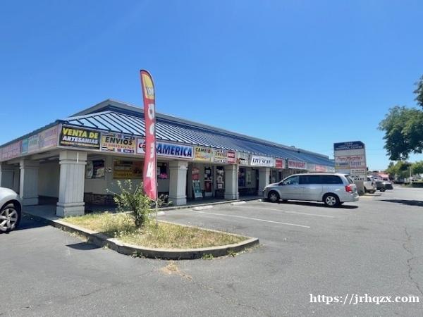 完全建成的餐厅或咖啡厅空间,适合用于熟食三明治店、特色饮品店或披萨店 完全建成的餐厅或咖啡厅空间,适合用于熟食三明治店、特色饮品店或披萨店