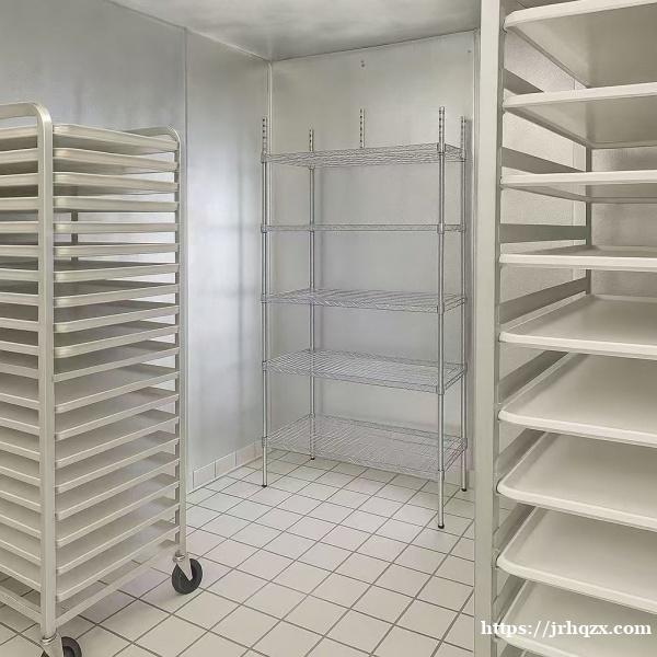 完全建成的餐厅或咖啡厅空间,适合用于熟食三明治店、特色饮品店或披萨店 完全建成的餐厅或咖啡厅空间,适合用于熟食三明治店、特色饮品店或披萨店