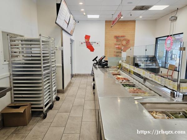 完全建成的餐厅或咖啡厅空间,适合用于熟食三明治店、特色饮品店或披萨店 完全建成的餐厅或咖啡厅空间,适合用于熟食三明治店、特色饮品店或披萨店