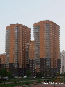 莫斯科好房，房主很靠谱，俄罗斯人，直售非中介，有停车场和安保，可作住房可作办公室。