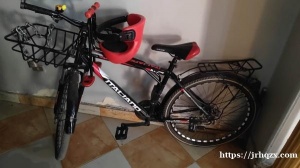 出一辆自行车，9成新，700人民币不议价，有需要的滴滴