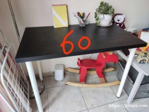 闲置桌子自提吧在JVT 要的话可以WhatsApp我发你位置