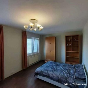 普里莫印象丝路旁边三居室 85000不包 近地铁 近中餐近KTV近酒吧 押一付一无中介