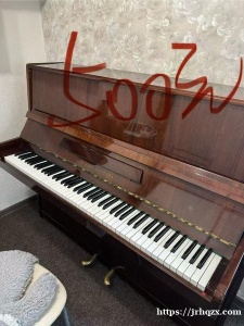 出钢琴
