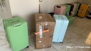 出9成新箱子  仅托运一次