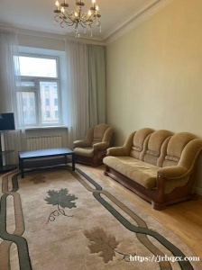 招长租，位置在瓦西里岛 楼下就是公交站，离地铁站和5号线走路5分钟。   新房子 采光通风很好 配有