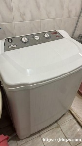 闲置家具出售，、冰箱、热水器、洗衣机送晾衣架、煤气灶、床（带床垫）送衣柜、桌椅、地毯等