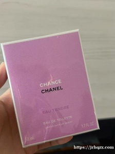 出香奈儿香水，一瓶粉邂逅，一瓶绿邂逅