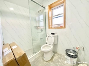 法拉盛新建全砖阁楼屋出租2房1浴租金$2300