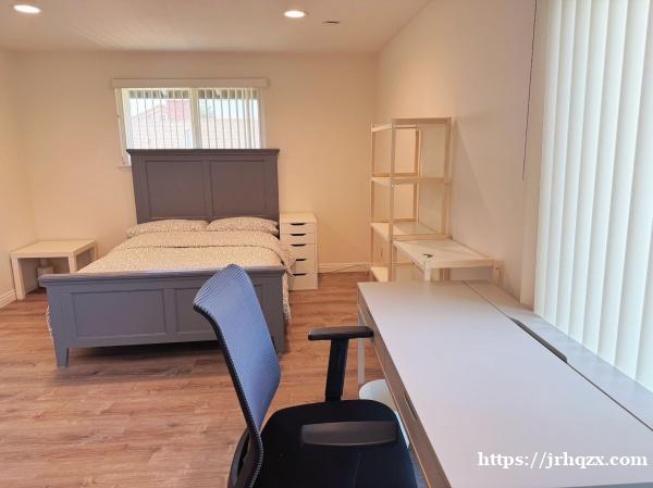 近尔湾UCI 超大房间带私密露台六月底出租 近尔湾UCI 超大房间带私密露台六月底出租