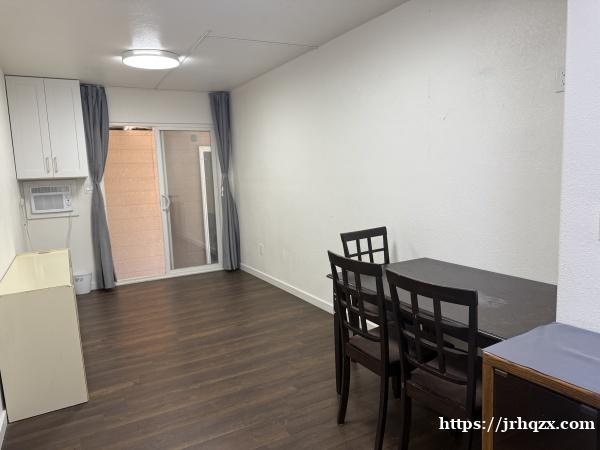 一厅一房一厨一浴、独立进出、子母房整体出租 一厅一房一厨一浴、独立进出、子母房整体出租