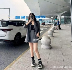 版型超正！显瘦、显直角肩、显脸小！答辩会议西装+裙子+西装长裤+领带+领结！几乎全新！300人爽快的