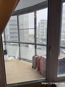 招短居（招短居）普里莫地铁站旁，浪潮后面第二栋楼140平大三居室其中一间短租