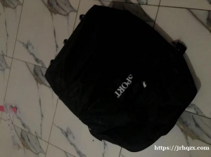 低价出三个行李袋，可扩缩（缩小可以登机，扩大相当于28寸行李箱）有六个万向。一个可净装20公斤的东西